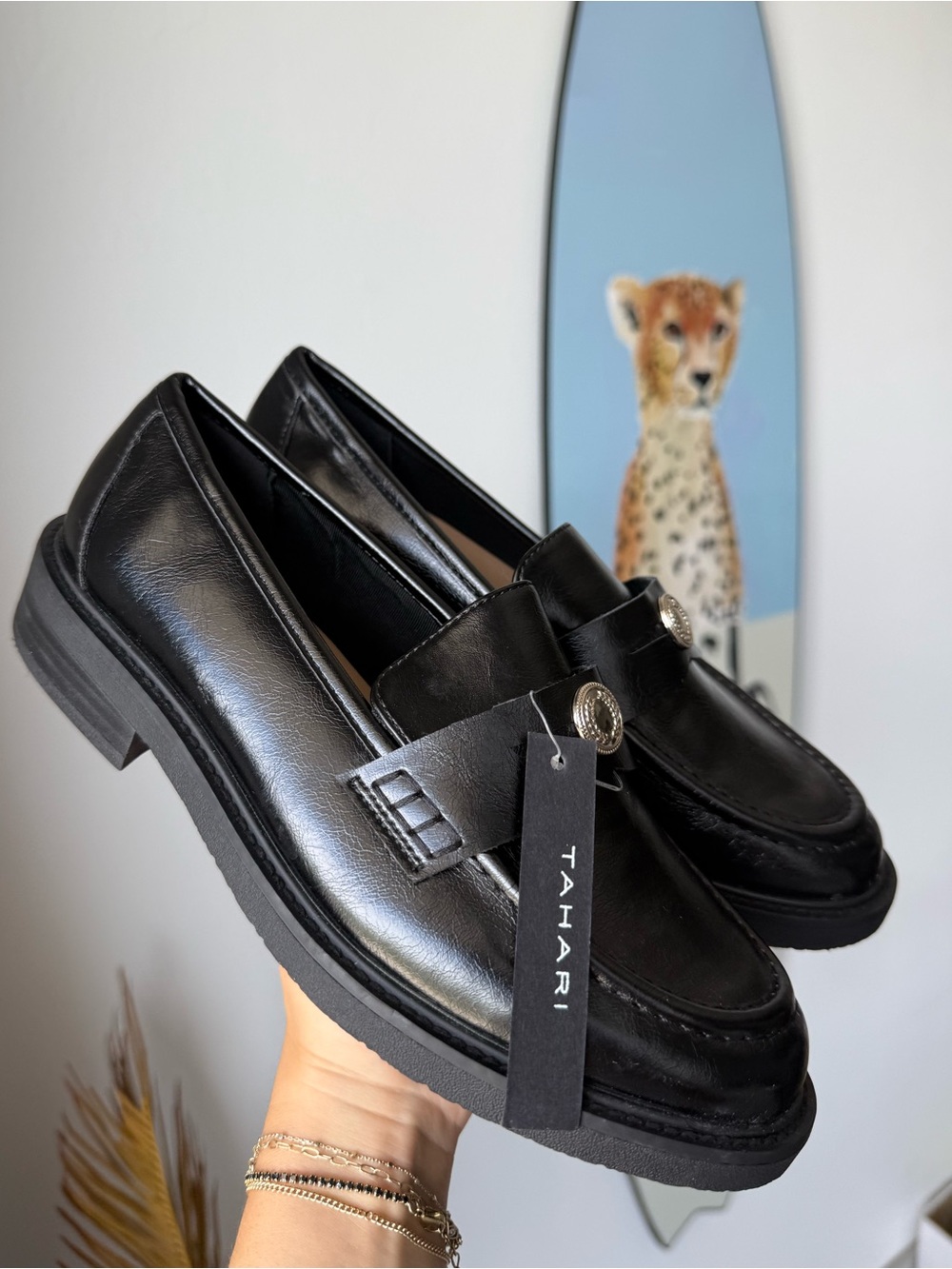 TAHARI Luxor LUX01F6 Women's Black Loafers Silver Medallion NWT Size 7.5